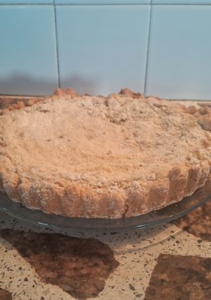 Una foto de Tarta de crema pastelera y dulce de batata con crumble