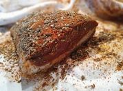 Une photo de magret de canard séché