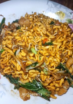 Foto resep Mie Goreng Burung Dara Pedas Manis