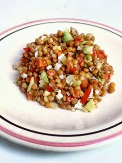 Una foto de Ensalada de lentejas con vinagreta de yema