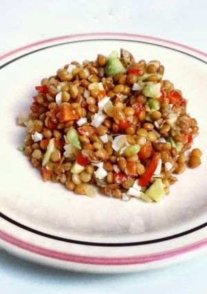 Foto principal de Ensalada de lentejas con vinagreta de yema