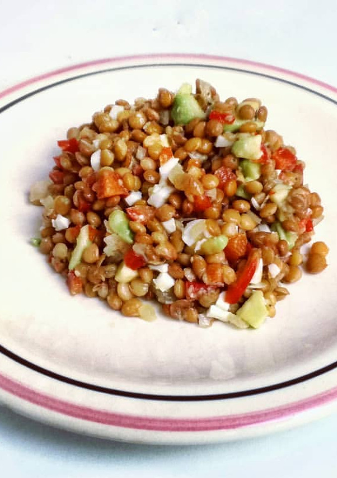 Una foto de Ensalada de lentejas con vinagreta de yema