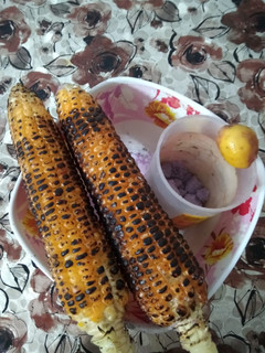 भूने भुट्टे (Bhune Bhutte recipe in Hindi) रेसिपी मुख्य फोटो