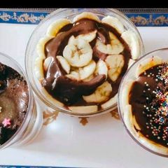 A picture of Banana chocolate pudding.