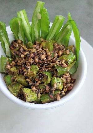 राजस्थानी त्रिपोले (Rajasthani tripole recipe in hindi) रेसिपी मुख्य फोटो