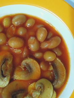 عکسی از دستور خوراک لوبیا و قارچ