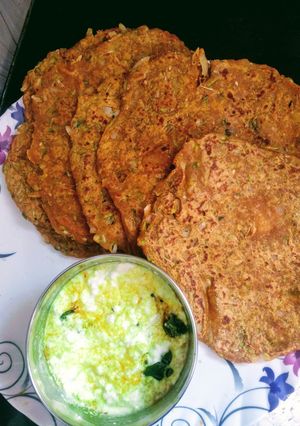 लौकी पराठा (lauki paratha recipe in marathi) रेसिपी चे मुख्य फोटो 