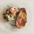 Milanesas de berenjenas con ensalada vegan