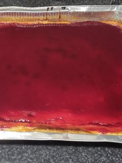 Una foto de Tarta de queso de la Viña con sirope de frambuesa