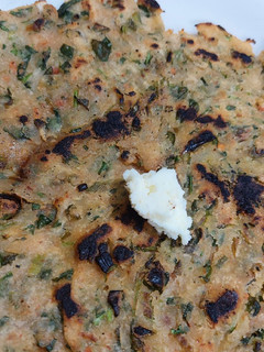 A picture of Methi paratha.