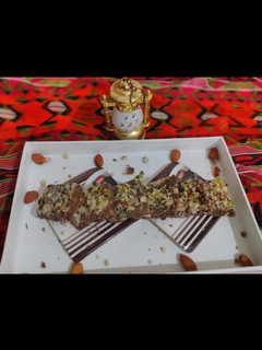 રાગી ઓટ્સ કાટલું (Raagi Oats Katlu Recipe In Gujarati) રેસીપી મુખ્ય ફોટો