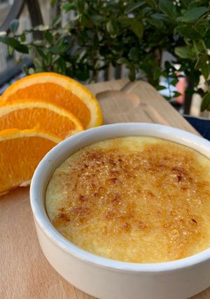 Une photo de Crème catalane à la fleur d’oranger et zeste d’orange de Christophe Michalak