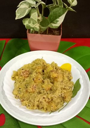 A picture of Peper (Raw Papaya) shukto.