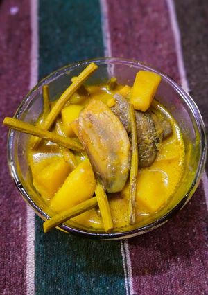 সজনে ডাঁটার ঝোল (sohne datar jhol recipe in Bengali) রেসিপির প্রধান ছবি
