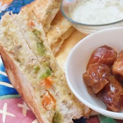 A picture of Cheesy chicken veg sandwich.