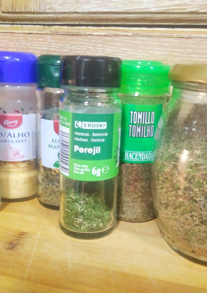 Una foto de Mezcla de especias provenzales o "finas hierbas"
