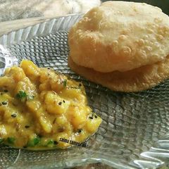 A picture of Chana daal bhari kachori.
