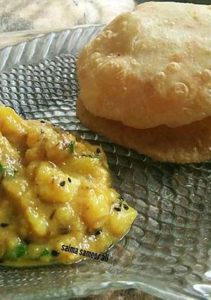 A picture of Chana daal bhari kachori.