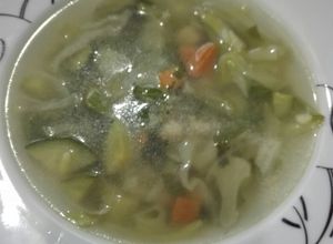 Una foto de Caldo Sopa de verduras