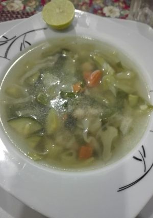 Una foto de Caldo Sopa de verduras