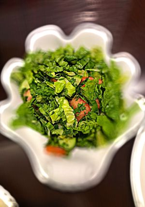 صورة لوصفة سلطة خضراء خفيفة وسريعة 🥗🥬🍅👌🏻