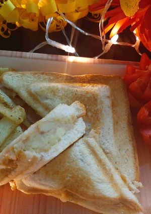 A picture of Potatoes cutlets sandwich.