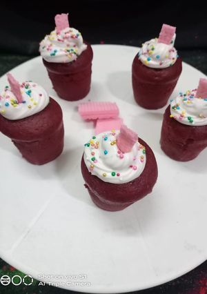 A picture of Red velvet cupcakes.