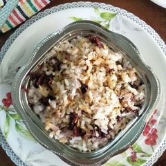A picture of Aambat goad pohe (sweet and sour flattened rice).