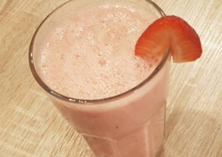 How To Make  Strawberry smoothie 2