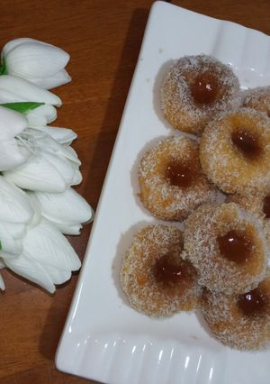 صورة لوصفة حلوة بالمربى وجوز الهند 🏵️