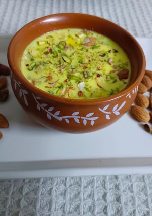 અવધિ કેસર ફિરની (Awadhi Kesar Firni Recipe In Gujarati) રેસીપી મુખ્ય ફોટો