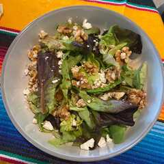 Cheesy Green Salad with Walnut রেসিপির প্রধান ছবি