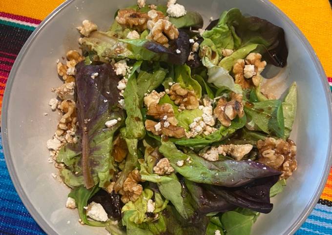 Cheesy Green Salad with Walnut