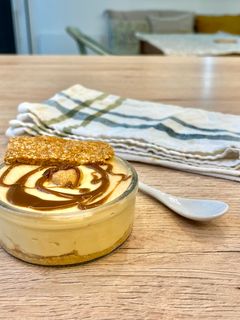 Una foto de Tarrina de yogur y dulce de leche