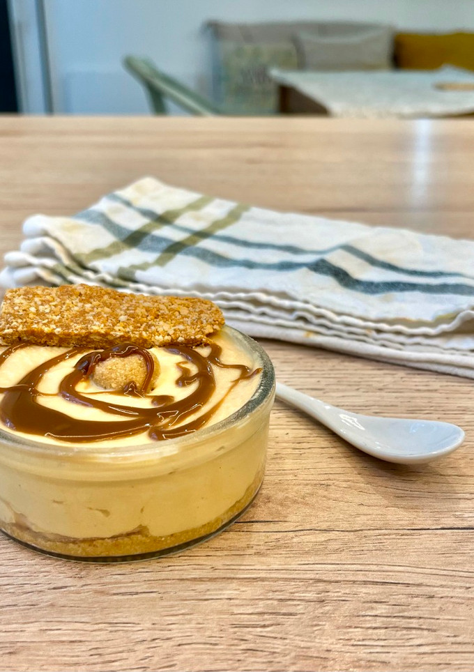 Una foto de Tarrina de yogur y dulce de leche