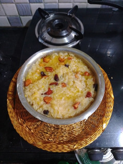 *சர்க்கரை பொங்கல்*(மார்கழி ஸ்பெஷல்)(sakkarai pongal recipe in tamil) செய்முறை முக்கிய புகைப்படம்