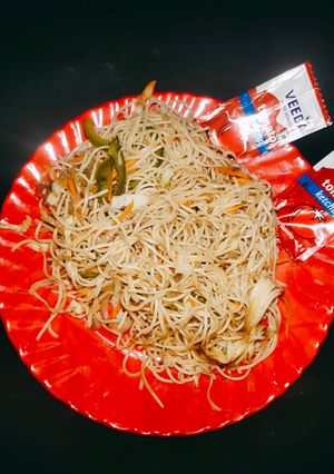 चाऊमिन (chowmein recipe in Hindi) रेसिपी मुख्य फोटो
