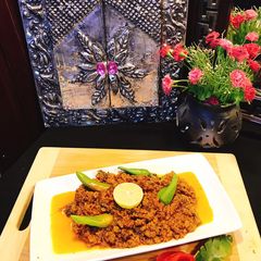 A picture of Bhunna kutta keema (whole spices mix minced).