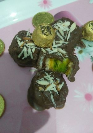 A picture of Pinwheel sandwich cum choco-jam pie.