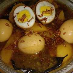 รูปของ Semur kentang telur