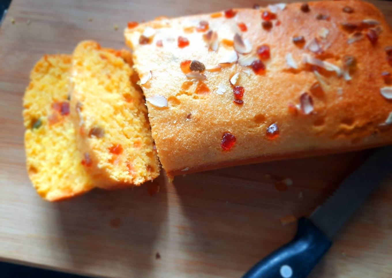 Semolina mango cake