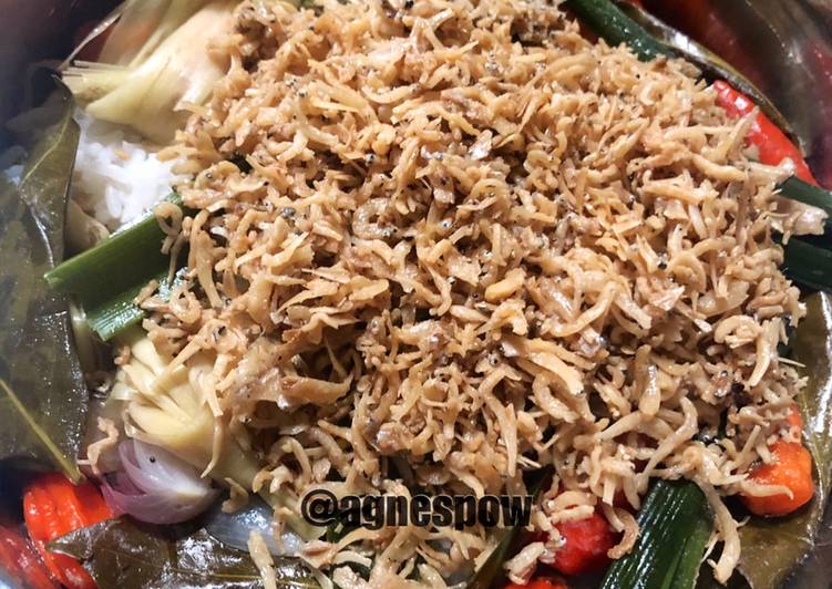 Cara Gampang Menyiapkan Nasi Liwet (rice cooker), Bisa Manjain Lidah