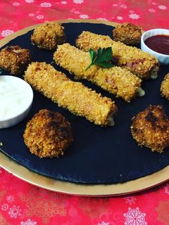 Una foto de Flamenquines de jamón York, queso havarti, espárragos blancos y champiñones