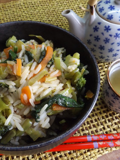 Una foto de Arroz con verduras con soja y salsa de ostras