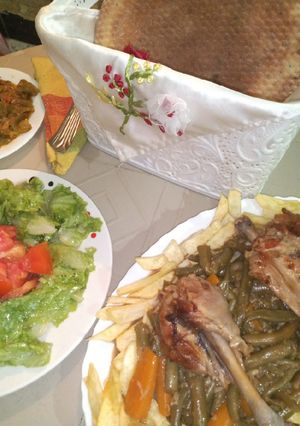صورة لوصفة لوبيا ماشطو وشكشوكة وسلطة
