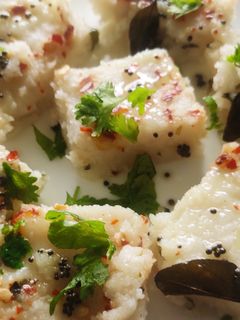 पोहा ढोकळा (Poha Dhokla Recipe In Marathi) रेसिपी चे मुख्य फोटो