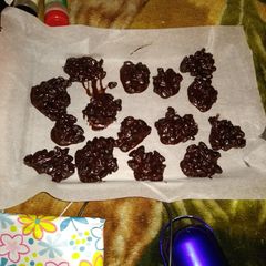 A picture of Chocolate-Covered Raisin Clusters.