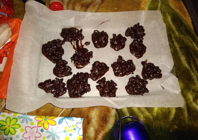 Recipe of Speedy Chocolate-Covered Raisin Clusters