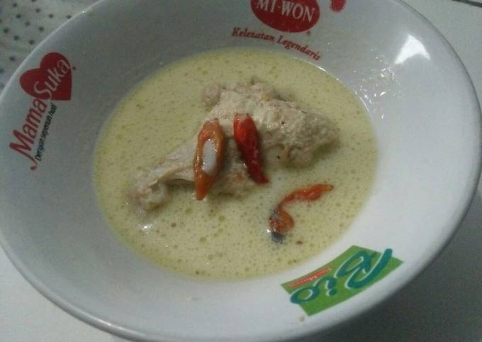 Opor ayam putih