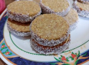 Una foto de Alfajores integral avena y coco